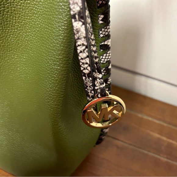 Michael Kors Slouchy Bag - Picture 3 of 5